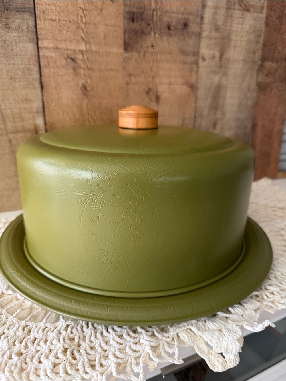 Vintage Retro West Bend Avocado Green Covered Cake Carrier with Wooden Knob